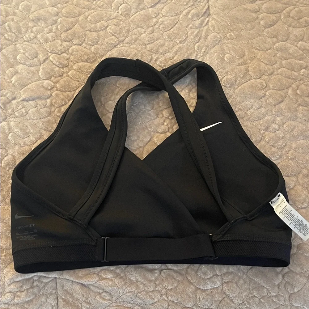 Nike Women's Black Cross-Back Sports Bra - Picture 4 of 7